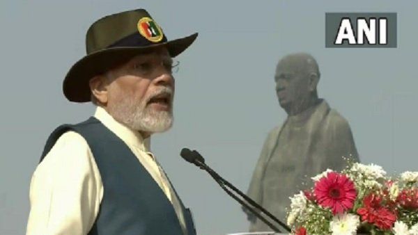 ରାଷ୍ଟ୍ରୀୟ ଏକତା ଦିବସ : ମୁଁ ଏଠାରେ ଅଛି କିନ୍ତୁ ମୋର ହୃଦୟ ମୋର୍ବି ପୀଡିତଙ୍କ ସହ ଅଛି - ପ୍ରଧାନମନ୍ତ୍ରୀ ମୋଦୀ