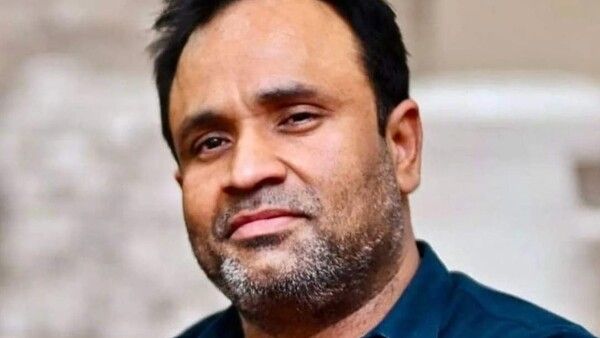 ସ୍ତ୍ରୀ ଉପରେ କର୍ ଚଢାଇଲେ ଫିଲ୍ମମେକର, ସୋଶାଲ ମିଡିଆରେ ଭାଇରାଲ ଭିଡିଓ