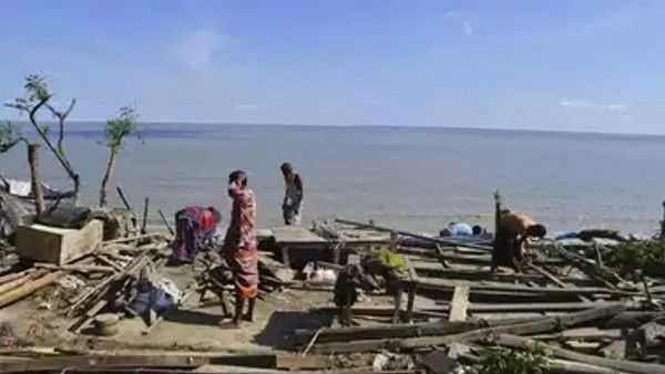 ସାମୁଦ୍ରିକ ବାତ୍ୟା ସିତ୍ରାଙ୍ଗ ପ୍ରଭାବରେ ୩୫ ଜଣଙ୍କ ମୃତ୍ୟୁ,ବଢିପାରେ ମୃତ୍ୟୁ ସଂଖ୍ୟା