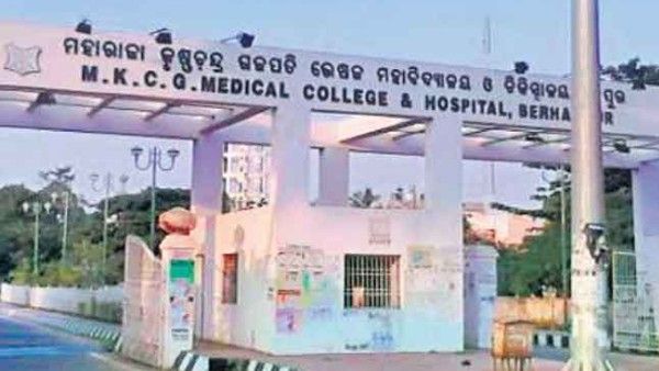 ସାବଧାନ ମାତିଛନ୍ତି ଠକ ଡାକ୍ତର, ଲୁଟି ନେଉଛନ୍ତି ଟଙ୍କା