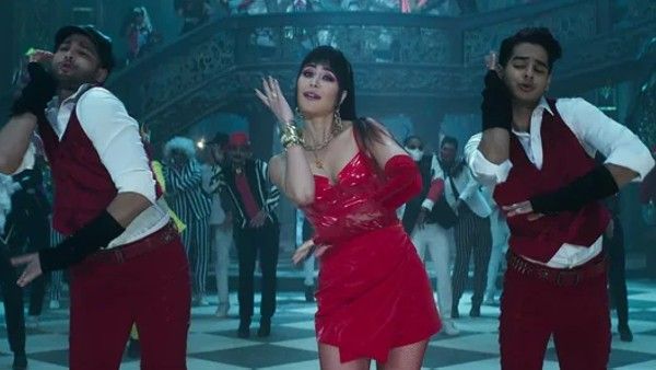 Phone Bhoot Song:କ୍ୟାଟ୍ରିନାଙ୍କ ବାର୍ବି ଲୁକ ଜିଣିଲା ଦର୍ଶକଙ୍କ ମନ, ୨୩ ସେକେଣ୍ତର ଟିଜର କରୁଛି ଟ୍ରେଣ୍ତ୍