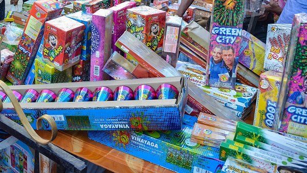 ଦିପାବଳୀ ପୂର୍ବରୁ ଚଢାଉ, ସଦର ବଜାରରେ 800 କିଲୋଗ୍ରାମ ବାଣ ଜବତ