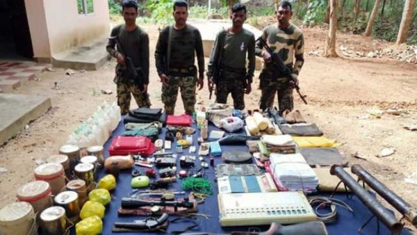 ମାଟି ତଳୁ ମିଳିଲା ବନ୍ଧୁକ ଓ ୭୪ ପ୍ରକାର ମାଓ ସାମଗ୍ରୀ