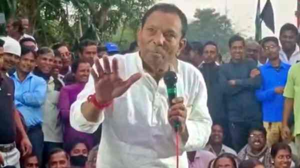 ଟିଏମସି ନେତା ଅଖିଲ ଗିରିଙ୍କ ବିବାଦୀୟ ବୟାନ, ‘ଚେହେରାରେ କିଛି ଫରକ ପଡ଼େ ନାହିଁ, ରାଷ୍ଟ୍ରପତି କିପରି ଦେଖାଯାଉଛନ୍ତି ?'