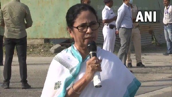 ମୋର୍ବି ବ୍ରିଜ ଦୁର୍ଘଟଣାରେ କାହିଁକି କାର୍ଯ୍ୟାନୁଷ୍ଠାନ ଗ୍ରହଣ କରୁନାହାଁନ୍ତି ଇଡି ଏବଂ ସିବିଆଇ, କେନ୍ଦ୍ର ଉପରେ ବର୍ଷିଲେ ମମତା