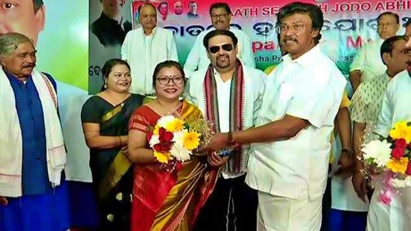 କଂଗ୍ରେସରେ ମିଶିଲେ ସଙ୍ଗୀତକାର ଗୁଡଲି ରଥ ଓ ଗାୟିକା ପମି ମିଶ୍ର