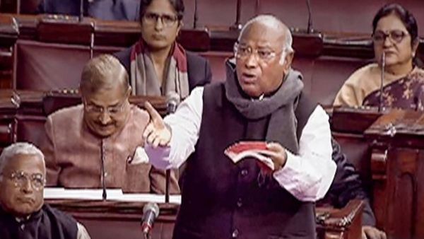 ସଂସଦରେ ଚୀନ୍ ଉପରେ ଉତ୍ତେଜନା ପରେ ବିରୋଧୀଙ୍କ ୱାକ୍ଆଉଟ୍, ସରକାର ଆଲୋଚନାରୁ ଦୂରେଇ ରହୁଛନ୍ତି - ଖାଡ଼ଗେ