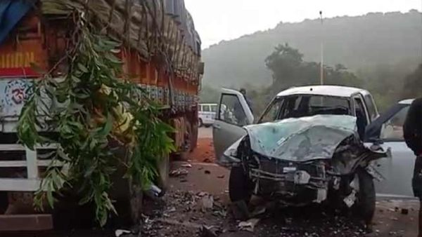 ଖୋର୍ଦ୍ଧାରେ ମର୍ମନ୍ତୁଦ ସଡ଼କ ଦୁର୍ଘଟଣା, ୪ ମୃତ