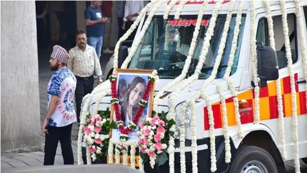 ପଞ୍ଚଭୂତରେ ବିଲୀନ ତୁନିଶା ଶର୍ମା, ଅଭିନେତା ଶିଜାନଙ୍କ ମା' ଦେଲେ ଶେଷ ବିଦାୟ