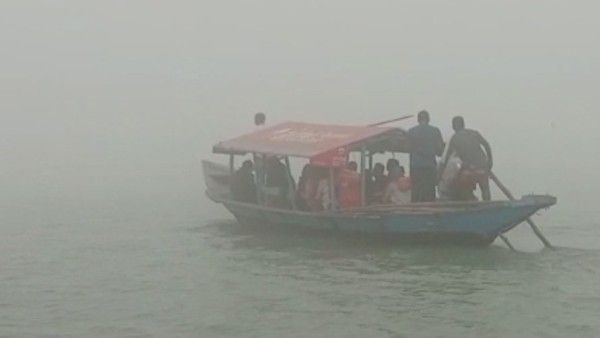 ମଝି ଚିଲିକାରେ ଫସିଲା ଡଙ୍ଗା: ବନ୍ଦ ହେଲା ବାଲୁଗାଁରୁ ଡଙ୍ଗା ଚଳାଚଳ