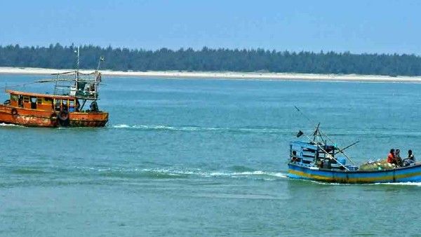 ପାରାଦୀପରେ ଦୁଇଟି ଟ୍ରଲରର ମିଳୁ ନାହିଁ ପତ୍ତା, ନିଖୋଜ ୧୩ ମତ୍ସ୍ୟଜୀବୀ