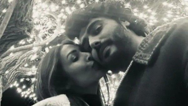 ରୋମାଣ୍ଟିକ୍ ଅନ୍ଦାଜରେ ନୂଆ ବର୍ଷକୁ ସ୍ୱାଗତ କଲେ ମଲାଇକା-ଅର୍ଜୁନ