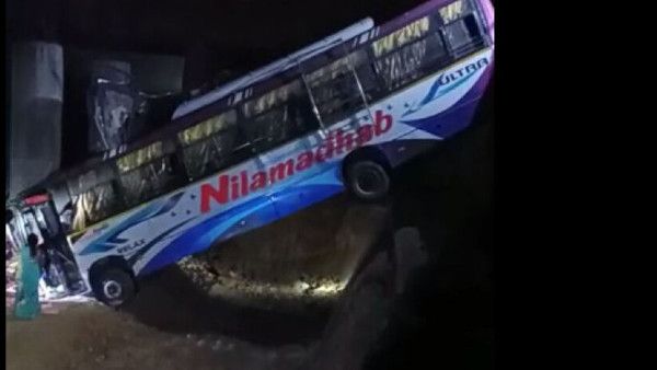 ବ୍ରିଜ୍ ତଳକୁ ଖସିଲା ପିକନିକ୍ ବସ୍:୨ ମୃତ