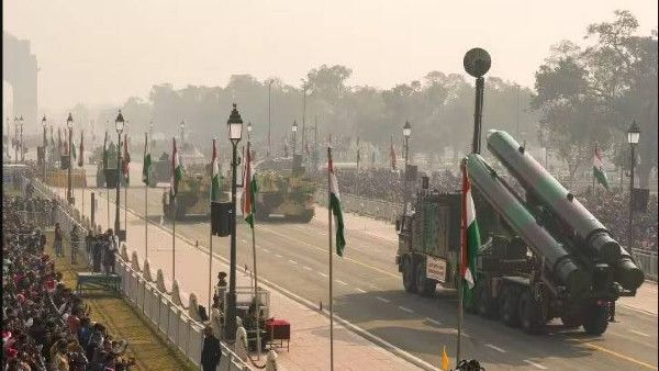 ପ୍ରଥମ ଥର ପାଇଁ କର୍ତ୍ତବ୍ୟ ପଥରେ ଜାତୀୟ ପତାକା ଉତ୍ତୋଳନ କଲେ ରାଷ୍ଚ୍ରପତି ଦ୍ରୌପଦୀ ମୁର୍ମୁ