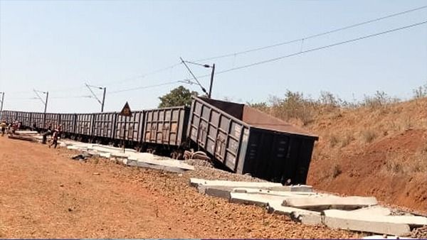 ମାଲବାହୀ ଟ୍ରେନର ୬ଟି ବଗି ଲାଇନଚ୍ୟୁତ, କୋରାପୁଟ-ବିଶାଖାପାଟଣା ମଧ୍ୟରେ ଟ୍ରେନ୍ ଚଳାଚଳ ବ୍ୟାହତ