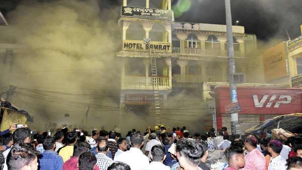 ଆୟତକୁ ଆସିଲା ପୁରୀ ମାର୍କେଟ୍ କମ୍ପ୍ଲେକ୍ସ ନିଆଁ, ଜଳିଗଲା 7 କୋଟିରୁ ଅଧିକ ମୂଲ୍ୟର ସମ୍ପତ୍ତି