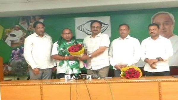 ବିଜେପିରେ ସମନ୍ୱୟ ନାହିଁ କହି ବିଜେଡ଼ିରେ ସାମିଲ ହେଲେ ଦେବଗଡ଼ ଜିଲ୍ଲା ସଭାପତି