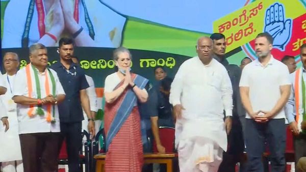 'ଡକାୟତି କରି କ୍ଷମତା ହାସଲ କରିବାରେ ବିଜେପି ମାହିର', ପ୍ରଥମ ରାଲିରେ ବର୍ଷିଲେ ସୋନିଆ ଗାନ୍ଧୀ