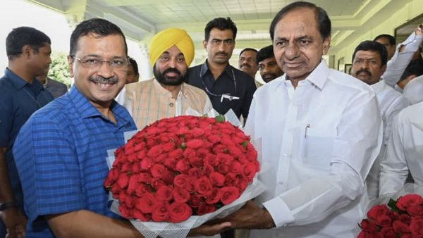 '2024 ରେ ମୋଦୀଙ୍କୁ ହରାଇଦେବୁ', ଅଧ୍ୟାଦେଶ ବିରୋଧରେ କେଜ୍ରିୱାଲଙ୍କୁ ମିଳିଲା କେସିଆରଙ୍କ ସମର୍ଥନ