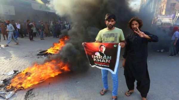 ଇମ୍ରାନ ଖାନଙ୍କ ଗିରଫଦାରୀ ପରେ ସମର୍ଥକଙ୍କ ଲଙ୍କାକାଣ୍ଡ, ସାରା ଦେଶରେ ୧୪୪ ଧାରା ଲାଗୁ