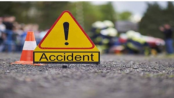 ଟ୍ରକକୁ ଧକ୍କା ଦେଲା କାର୍, ୫ମୃତ