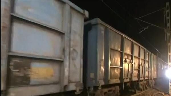 କରମଣ୍ଡଳ ଦୁର୍ଘଟଣା : 51 ଘଣ୍ଟା ପରେ ସ୍ୱାଭାବିକ ହେଲା ରେଳ ଚଳାଚଳ, ଗଡ଼ିଲା ମାଲବାହୀ ଟ୍ରେନ୍