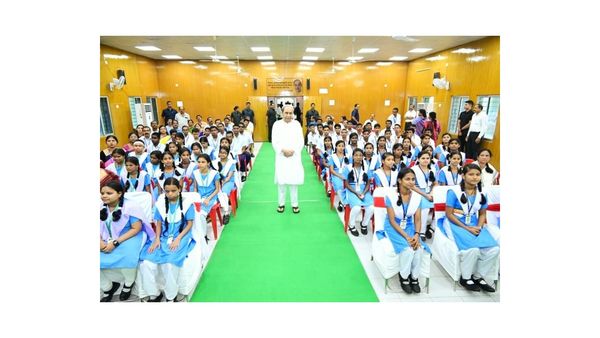 ଦ୍ରୁଷ୍ଟି ବାଧିତ ଓ ଶ୍ରବଣ ବାଧିତଙ୍କ ନିମନ୍ତେ ସ୍ଵତନ୍ତ୍ର ସ୍କୁଲ ଲୋକାର୍ପଣ କଲେ ମୁଖ୍ୟମନ୍ତ୍ରୀ