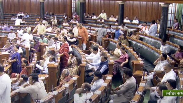 ଉଭୟ ଲୋକସଭା ଓ ରାଜ୍ୟସଭା ସୋମବାର ୧୧ଟା ଯାଏଁ ସ୍ଥଗିତ