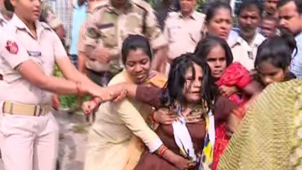 ନବୀନ ନିବାସ ଆଗରେ ଆତ୍ମାହୁତି ଉଦ୍ୟମ, ପୁଅ ହତ୍ୟାର ନ୍ୟାୟ ଦାବିରେ ପରିବାର ସଦସ୍ୟ