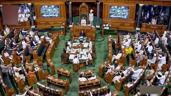 ସଂସଦର ସ୍ୱତନ୍ତ୍ର ଅଧିବେଶନ ପୂର୍ବରୁ ହ୍ୱିପ୍ ଜାରି କଲା ବିଜେପି, ସଦନରେ ଉପସ୍ଥିତ ରହିବାକୁ ନିର୍ଦ୍ଦେଶ