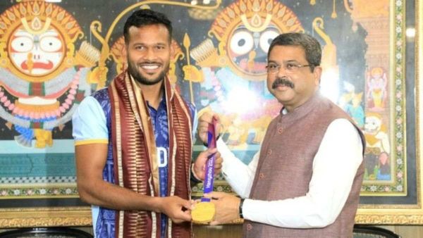 ନୂଆଦିଲ୍ଲୀ ସ୍ଥିତ ବାସଭବନରେ ଅମିତ ରୋହିଦାସଙ୍କୁ ଭେଟି ଅଭିନନ୍ଦନ ଜଣାଇଲେ ଧର୍ମେନ୍ଦ୍ର