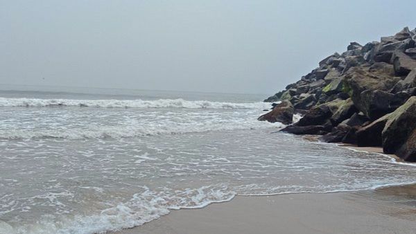 କାଲି ସୁଦ୍ଧା ବାତ୍ୟାର ରୂପ ନେଇପାରେ ଅବପାତ୍, ସମୁଦ୍ର ମଧ୍ୟକୁ ଯିବାକୁ ମତ୍ସ୍ୟଜୀବୀଙ୍କୁ ବାରଣ