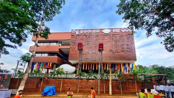 ବିଜେଡିରେ ସାମିଲ ହେଲେ ବରପାଲି ଏନଏସି ଅଧ୍ୟକ୍ଷଙ୍କ ସମେତ ଶତାଧିକ ବିଜେପି କର୍ମୀ