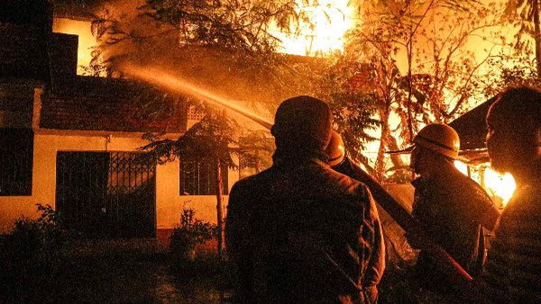 ଥମୁନି ମଣିପୁର ହିଂସା: ଇମ୍ଫାଲରେ ଦୁଇଟି ଘର ଜାଳିଲେ ଦଙ୍ଗାକାରୀ