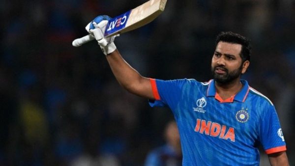 ପୁଣି ନୂଆ ରେକର୍ଡ କଲେ ରୋହିତ ଶର୍ମା; ବିଶ୍ବର ତୃତୀୟ ବ୍ୟାଟର ଭାବେ ମାରିଲେ ୩ଶହ ଛକା