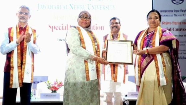 ତାଞ୍ଜାନିଆର ପ୍ରଥମ ମହିଳା ରାଷ୍ଟ୍ରପତିଙ୍କୁ ଜେଏନୟୁ ଦ୍ୱାରା ଡକ୍ଟରେଟ୍ ଉପାଧି ପ୍ରଦାନ