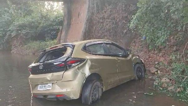 ପୋଲରୁ 20 ଫୁଟ୍ ତଳକୁ ଖସିଲା କାର, ତିନି ଗୁରୁତର ଆହତ