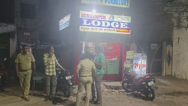 ଲଜ୍ ରୁ ମିଳିଲା ଯୁବତୀଙ୍କ ମୃତଦେହ, ପୁରୁଷ ବନ୍ଧୁ ଫେରାର୍