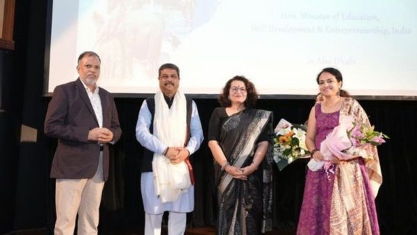 ଆବୁଧାବୀରେ ପ୍ରବାସୀ ଓଡ଼ିଆଙ୍କୁ ସମ୍ବୋଧିତ କରିବା ସହ ୟୁଏଇ ବୈଦେଶିକ ମନ୍ତ୍ରୀଙ୍କୁ ଭେଟିଲେ ଧର୍ମେନ୍ଦ୍ର ପ୍ରଧାନ