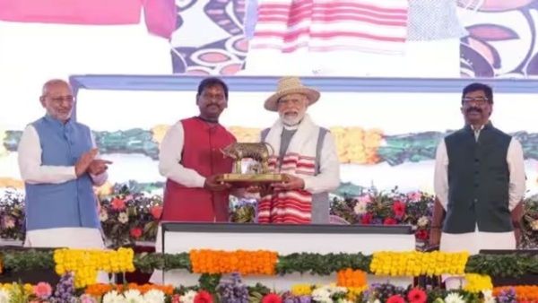ଜନଜାତୀୟ ଗୌରବ ଦିବସରେ ପ୍ରଧାନମନ୍ତ୍ରୀଙ୍କ ଉଦବୋଧନ; ପିଏମ୍-କିଷାନ ଯୋଜନାରେ ପ୍ରାୟ ୧୮,୦୦୦ କୋଟି ୧୫ତମ କିସ୍ତି ପ୍ରଦାନ