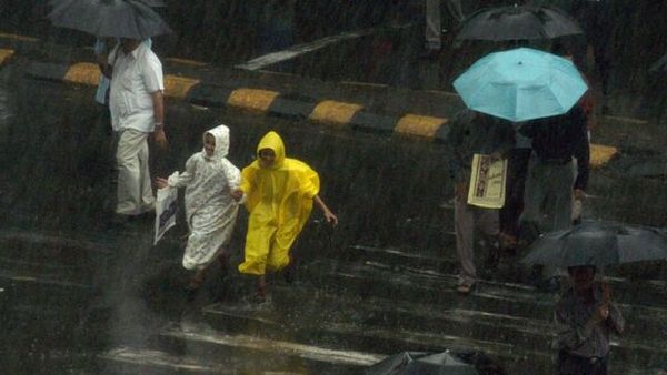 Tamil Nadu Weather: ତାମିଲନାଡୁରେ ବର୍ଷା ବିତ୍ପାତ, ୬ ଜିଲ୍ଲାରେ ସ୍କୁଲ ବନ୍ଦ ଘୋଷଣା, ଏହି ରାଜ୍ୟରେ ବଢିବ ଶୀତ