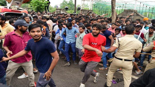 ବିଶ୍ୱବିଦ୍ୟାଳୟ କ୍ୟାମ୍ପସରେ ଦଳାଚକଟା, ଚାଲିଗଲା ୪ ଜୀବନ, ୬୦ ଆହତ