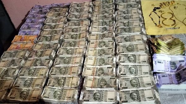 ବୈପାରୀଗୁଡ଼ା IIC ସୁଶାନ୍ତ ଶତପଥୀଙ୍କ ଘରୁ ମିଳିଲା ୩୭ ଲକ୍ଷ ଟଙ୍କା