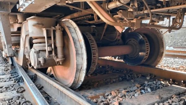 ଟ୍ରେନ୍ ଦୁର୍ଘଟଣା: ଝାରସୁଗୁଡ଼ା - ସମ୍ବଲପୁର ମେମୁ ଲାଇନଚ୍ୟୁତ