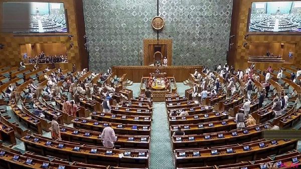 ସଂସଦ ଆକ୍ରମଣ ଘଟଣା: ଆଜି ପୁଣି ଲୋକସଭାରୁ ନିଲମ୍ବିତ ହେଲେ ୪୯ ସାଂସଦ