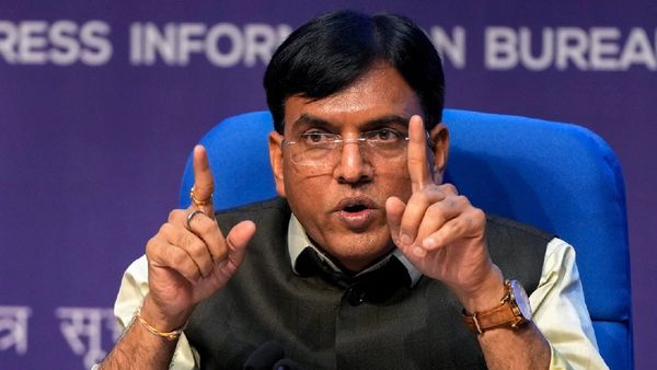 କରୋନା ମାମଲା ; ସମସ୍ତ ରାଜ୍ୟକୁ ସତର୍କ ରହିବାକୁ ପରାମର୍ଶ ଦେଲେ ସ୍ବାସ୍ଥ୍ୟ ମନ୍ତ୍ରୀ, କହିଲେ ଏକାଠି କାମ କରିବାର ସମୟ ଆସିଛି