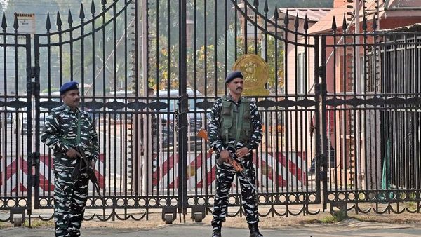 ସଂସଦ ସୁରକ୍ଷାରୁ ହଟିଲେ ଦିଲ୍ଲୀ ପୋଲିସ, ଏବେ ସୁରକ୍ଷା ଦେବ CISF