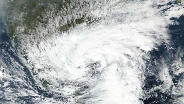 ବାତ୍ୟା ମିଗଜୋମ: ଭୁବନେଶ୍ୱରରୁ ଏହି ସ୍ଥାନକୁ ବିମାନ ଉଡ଼ାଣ ବାତିଲ, ଚାଲିବନି 60 ଟି ଟ୍ରେନ୍