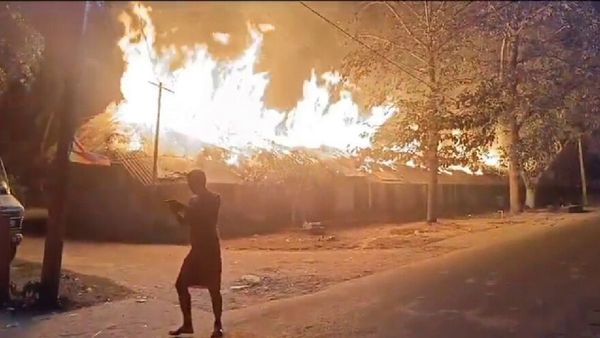 ମାର୍କେଟ୍ ରେ ଲାଗିଲା ନିଆଁ, ଜଳିଗଲା 15 ଦୋକାନ