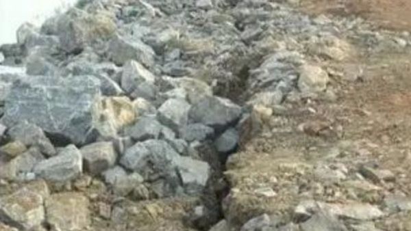 କୂଳ ଲଂଘୁଛି ମନ୍ତେଇ ନଦୀ: ଧସିଲା ସୁରକ୍ଷା ବନ୍ଧ, ଲୋକଙ୍କୁ କୁମ୍ଭାରୀ ଭୟ